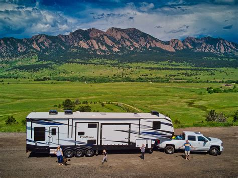 The average RV park campsite costs between $25 and $60 per night. Luxury sites cost somewhere between $60 and $100 per night, but there are upscale RV resorts with higher nightly costs. On average, the monthly cost of an RV site rental is between $500 and $1,200. Of course, there are ways to save money on campsite fees.